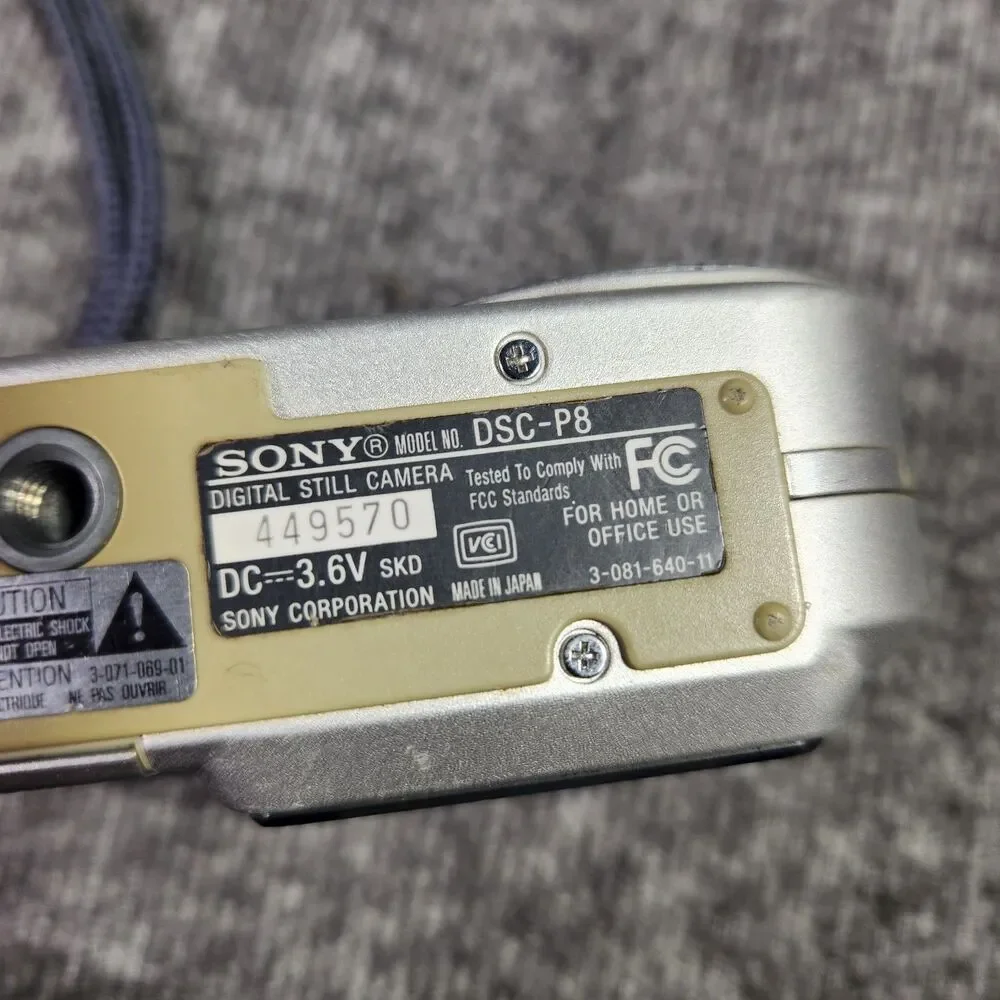 Sony Digital Camera Cybershot DSC-P8 3.2MP Silver 128mb Memory Tested Read